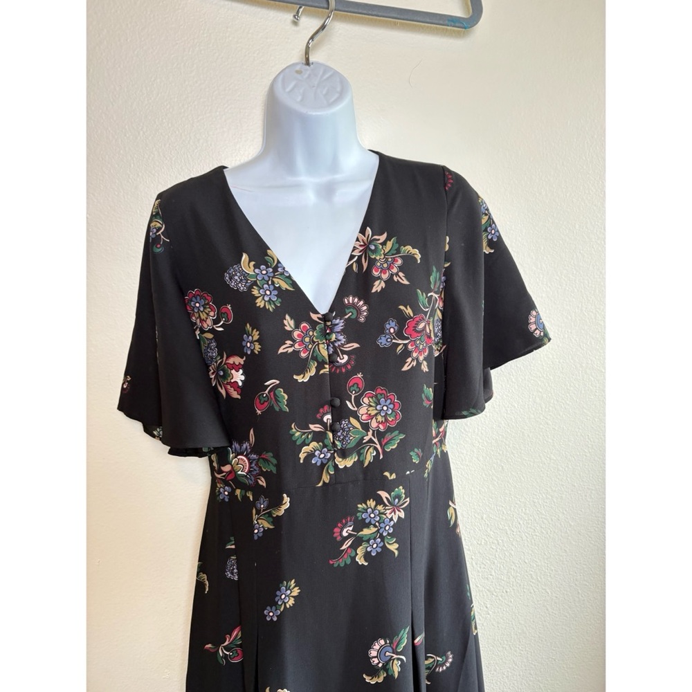 Ann Taylor Black Floral Flutter Sleeve V Neck Dress MIDI - Picture 3 of 6